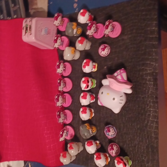 Limited Edition Sanrio Egg Surprise! Army of Hello Kittys - Picture 6 of 16